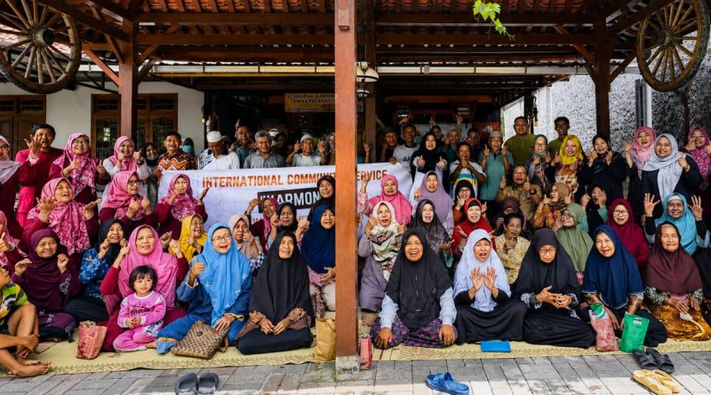 dokumentasi tim program pengabdian bersama siswa sekolah lansia ginastel