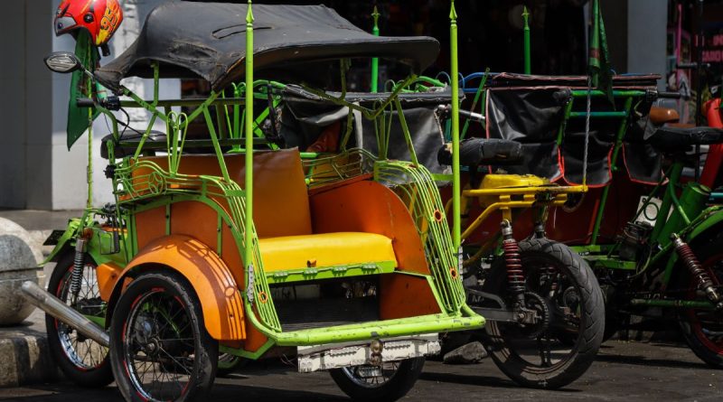 ilustrasi becak montor (canva.com)